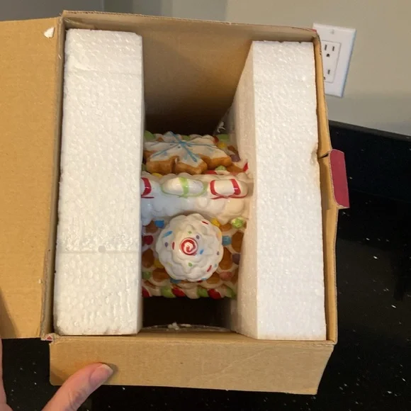 SOLD Gingerbread Treats Ceramic Cookie Jar Christmas Holiday Cracker Barrel - Picture 3 of 16